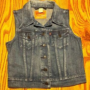 Levi’s Women’s Blue Denim Vest, size Small